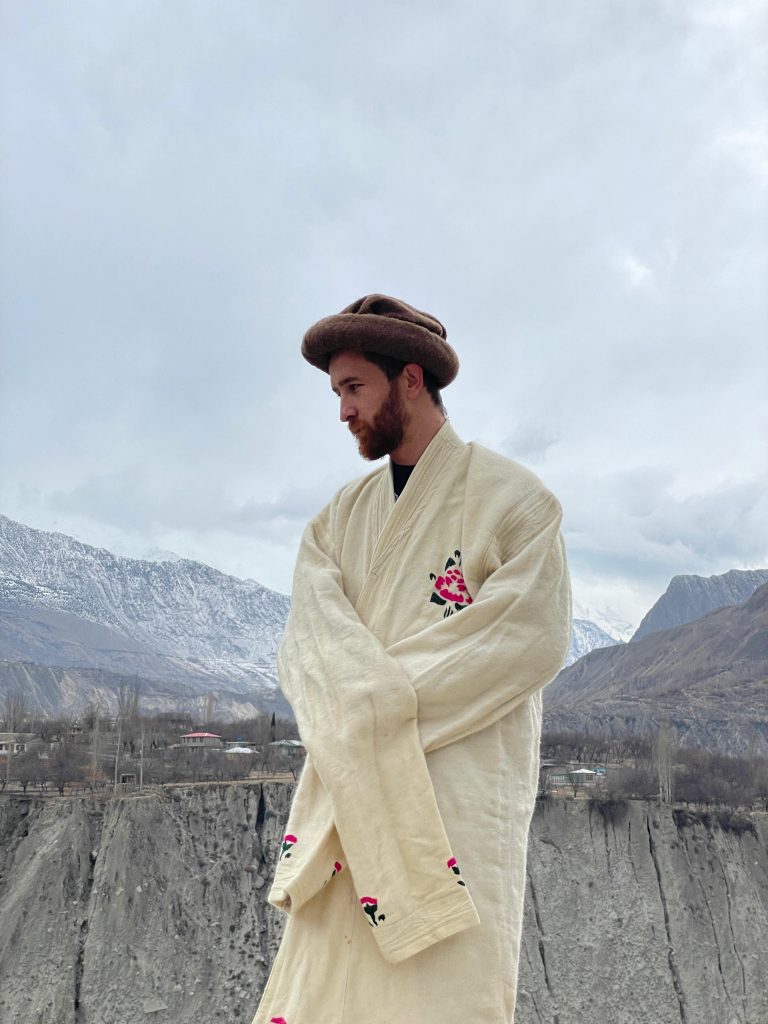 choga hunzai gilgiti chitrali traditional dress